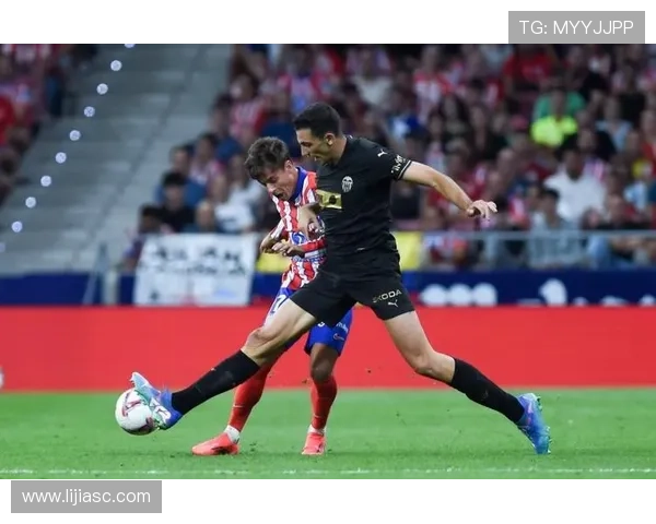 马漂亮热爱足球展现明星风采成就梦想之路