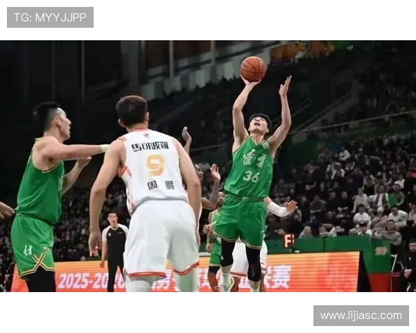杭州篮球队实力引发热议球迷对球队表现的不同看法与争论