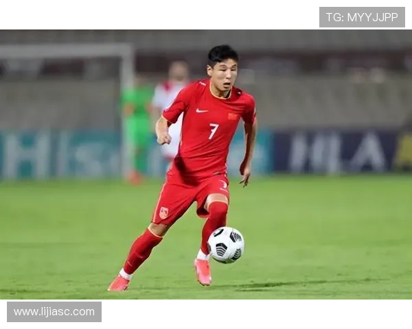 武磊在国际舞台上展现足球才华成为中国足球明星的崛起之路